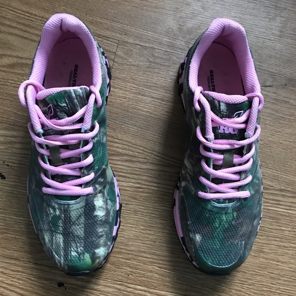 RealTree Girl Shoe Size 10M